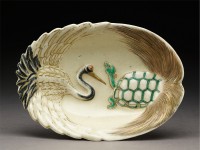 Cake dish with opposing crane and turtle, Japan, 1895-1899, (Museum no: EA1956.2016.a)