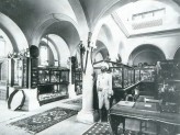 The Indian Institue Museum with its original display, c. 1898-99. © Ashmolean Museum