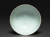 White ware bowl with flower (EA1956.826)
