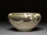 Alms bowl with floral decoration