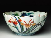 Fluted bowl with floral decoration