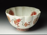 Fluted bowl with floral decoration