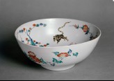 Bowl with central design of a dragon chasing a fiery pearl