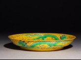 Dish with three dragons amid clouds