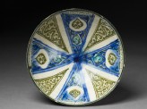 Bowl with radial design and drop-shaped cartouches