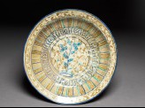 Dish with two birds, pseudo-naskhi inscription, and leaves