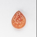 Tear-drop shaped bezel seal with nasta‘liq inscription and floral decoration (EA1980.7)