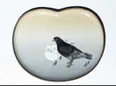 Kidney-shaped tray with two pigeons