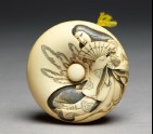 Manjū netsuke depicting Tamamo no Mae, with Nasu Moor on the reverse (EA2001.101)