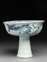 Blue-and-white stem cup with a dragon and clouds (EA2007.263)
