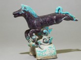 Roof tile in the form of a horse