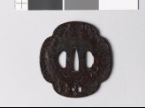 Mokkō-shaped tsuba with inscription in cursive script (EAX.10070)