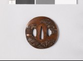 Round tsuba with shells amid waves