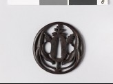 Tsuba with arrowhead leaves and flowers (EAX.10520)