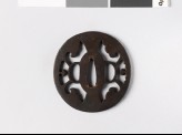 Tsuba with tripartite cusp design