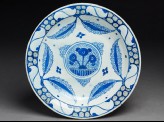 Dish with central medallion and leaves
