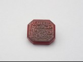 Octagonal bezel seal with nasta‘liq inscription and floral decoration