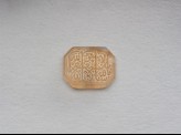 Octagonal bezel amulet with thuluth inscription and linear decoration (LI1008.100)