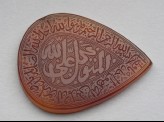 Heart-shaped bezel amulet with thuluth inscription and concentric circle decoration (LI1008.38)