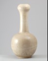 Zhangzhou ware 'garlic head' vase with floral decoration