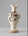 Cizhou ware vase with floral decoration and foliated rim