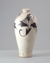 Cizhou ware vase with floral decoration