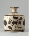 Wine bottle in the style of Cizhou ware with floral decoration