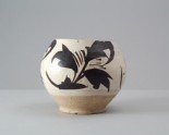 Cizhou ware jar with floral decoration