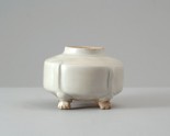 White ware jar with four animal paws (LI1301.337)