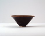 Black ware tea bowl with 'hare's fur' glazes (LI1301.47)