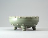Greenware bowl with feet in the form of animal heads