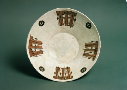 Bowl with pseudo-kufic inscriptiontop