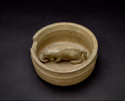 Greenware model of pig in a penoblique