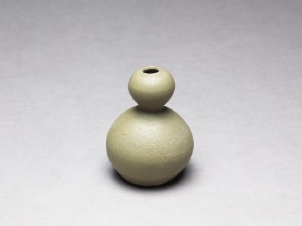 Greenware vase in double-gourd formoblique