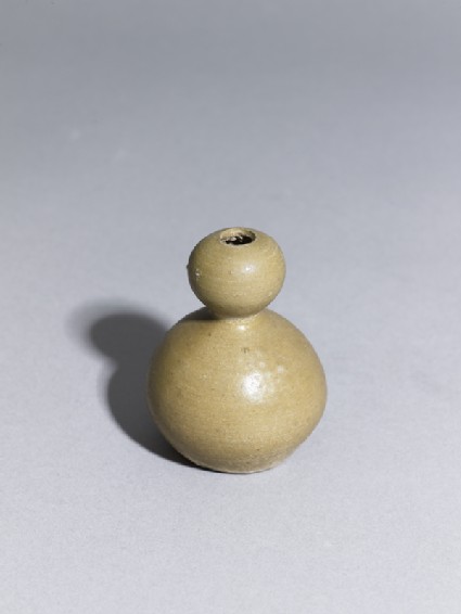 Greenware vase in double-gourd formoblique