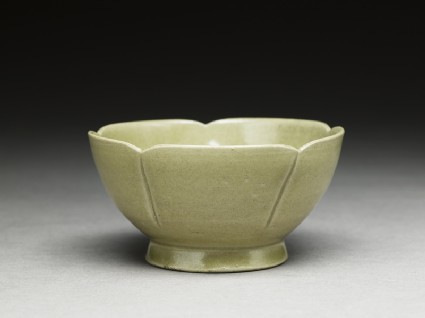 Greenware lobed bowloblique