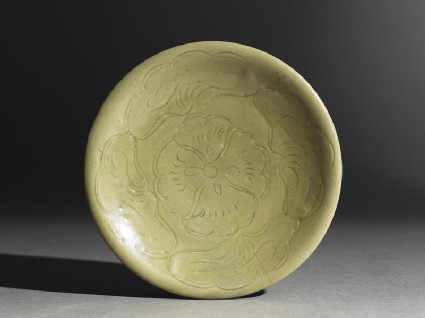 Greenware saucer dish with lotus leavestop