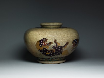 Vase depicting three playing shishi, or lion dogsfront