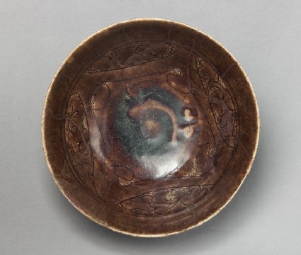 Bowl with vegetal decorationtop