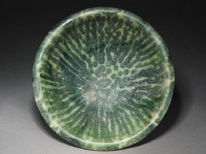 Bowl with splashed decoration in greentop