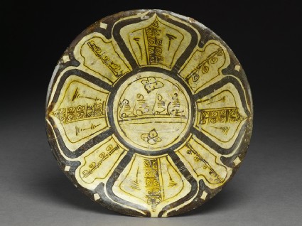 Bowl with petalled decorationtop