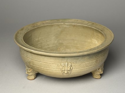 Greenware tripod bowl with hoof-shaped feetoblique