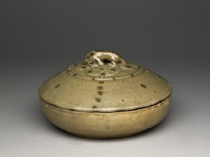 Greenware bowl and lid surmounted by an animaloblique