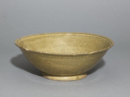 Greenware bowl with foliated rimoblique