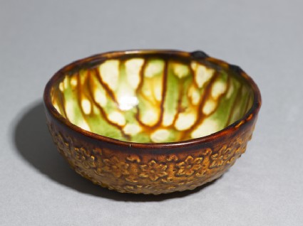Bowl with floral decoration and three-colour glazeoblique