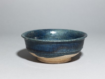 Bowl with blue glazeoblique