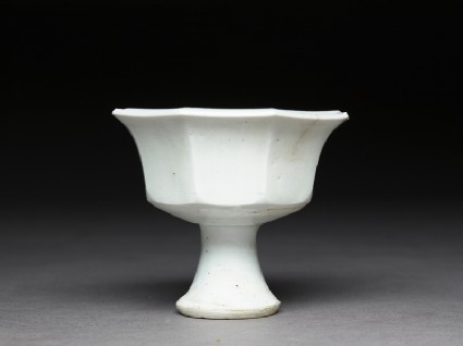 Octagonal stem cup with flowerside