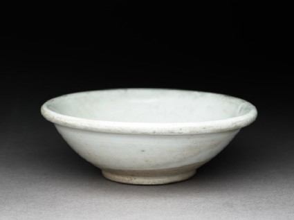 White ware bowl with thick rolled rimoblique