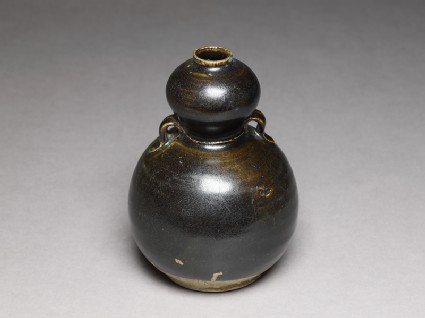 Black ware vase in double-gourd formoblique
