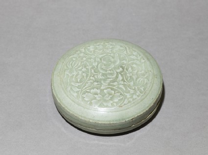 Greenware box with floral decorationoblique